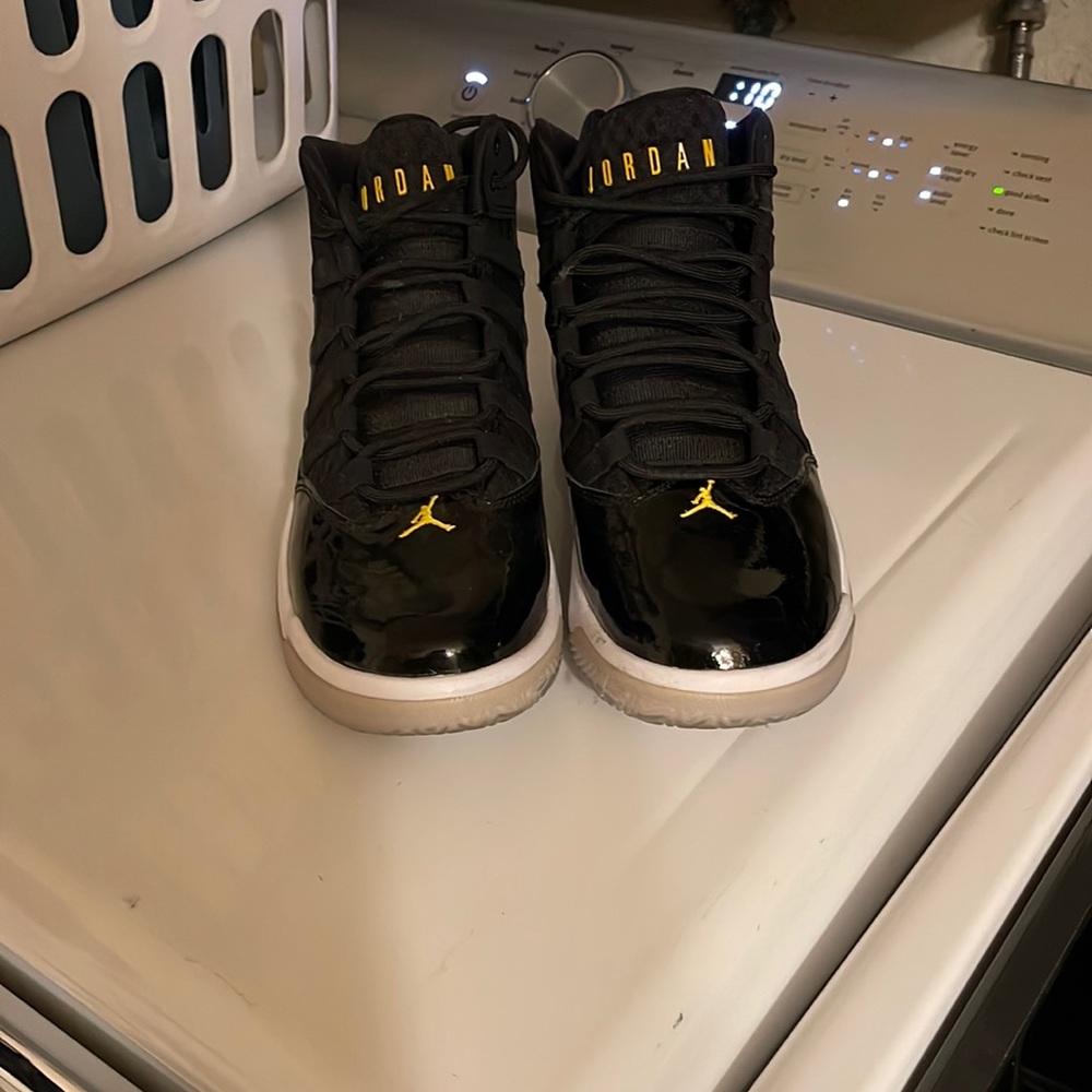 Jordan Men's Black and Gold Patent Leather Basketball Shoes